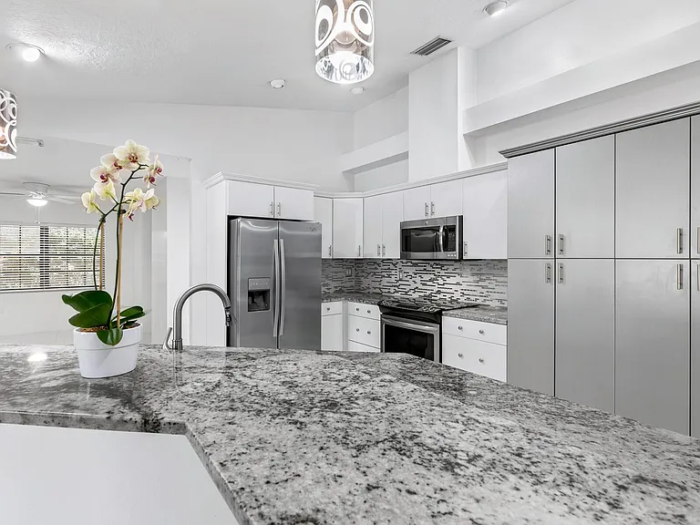 1756 Cottonwood Trl — Photo 10
