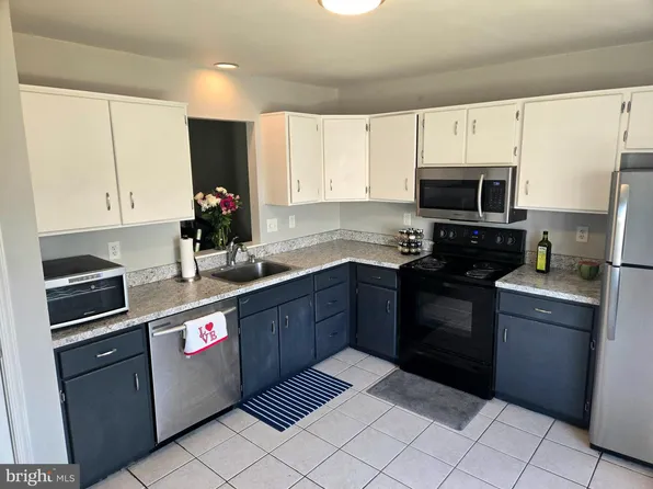 42 Laurel Springs Ln #6, Reading, PA 19606