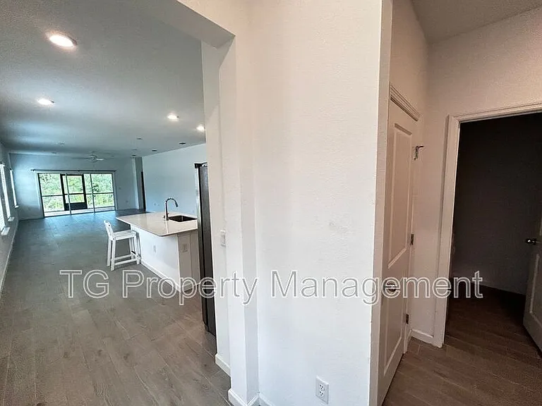 23 Lake Sinclair St — Photo 6