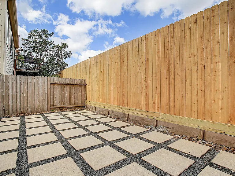 3824 Centerplaza Dr — Photo 10