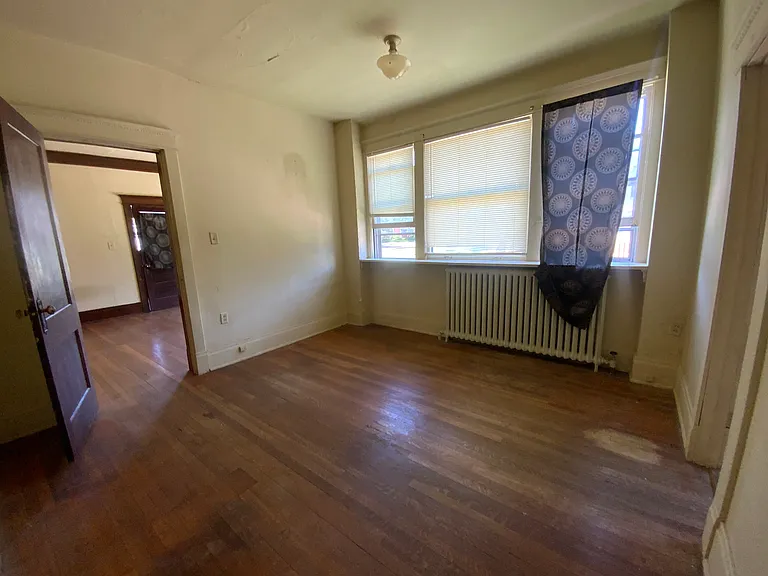 521-523 E 5th St #2 — Photo 2