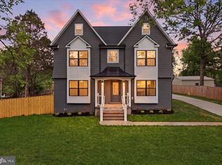 8323 Rolling Rd, Manassas, VA 20110