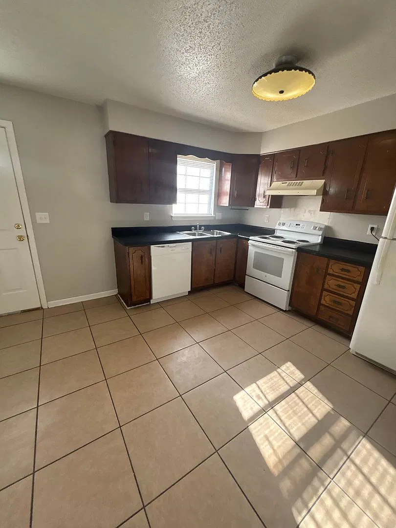 Blake Court Apartments - ANS — Photo 3