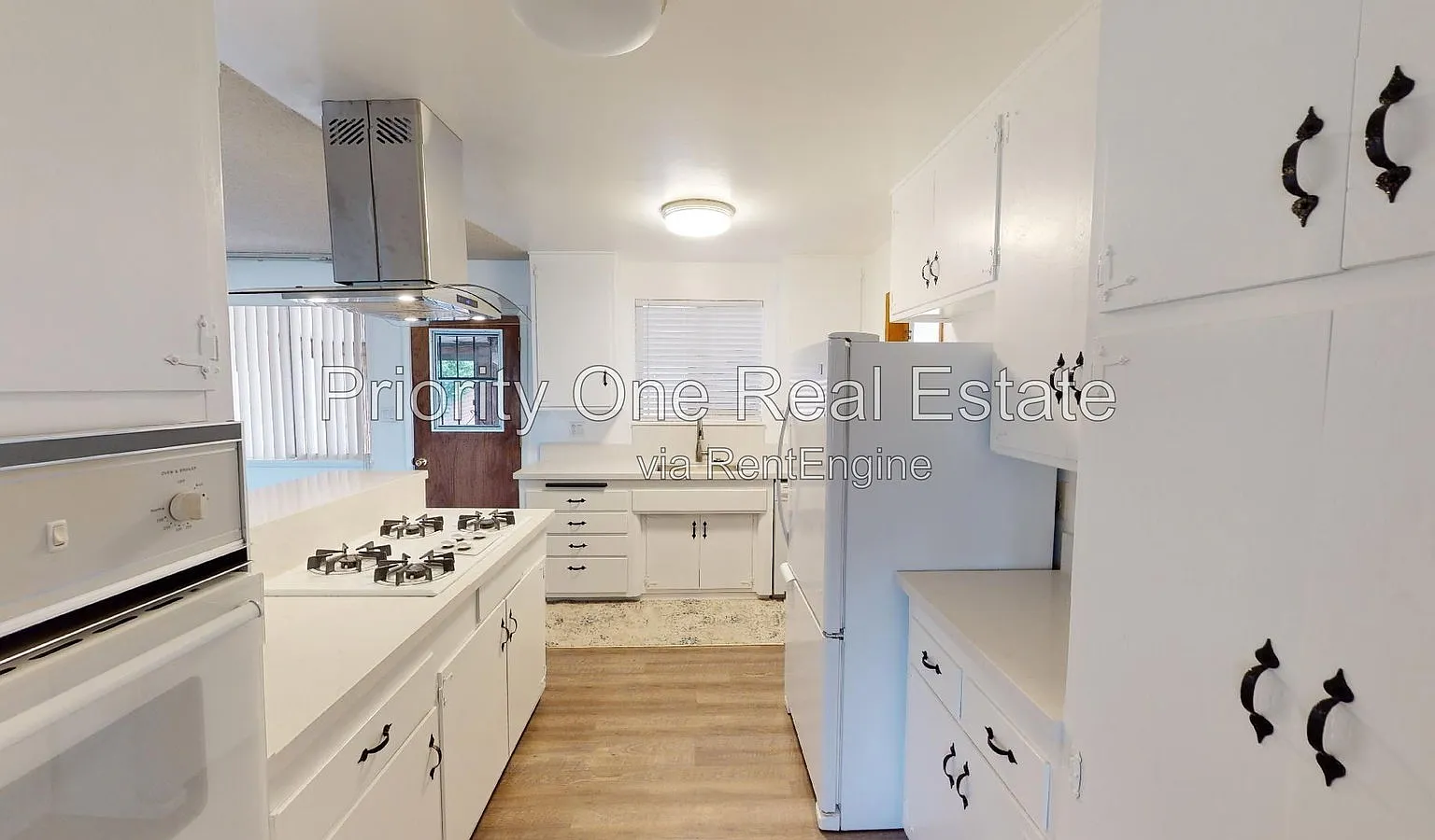 3 bed, 2.0 bath, 1200 sqft, $4,200 — Photo 2