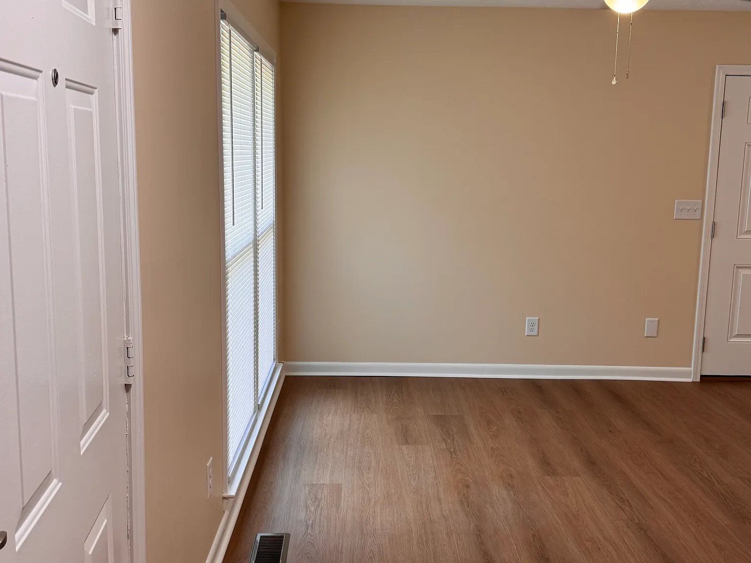 3 bed, 1100 sqft, $1,500 — Photo 4