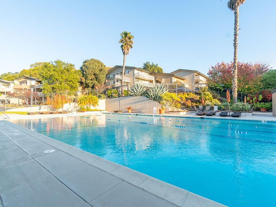 Heated Pool (Seasonal)