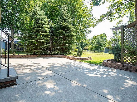 5th image of 878 Barkston Dr