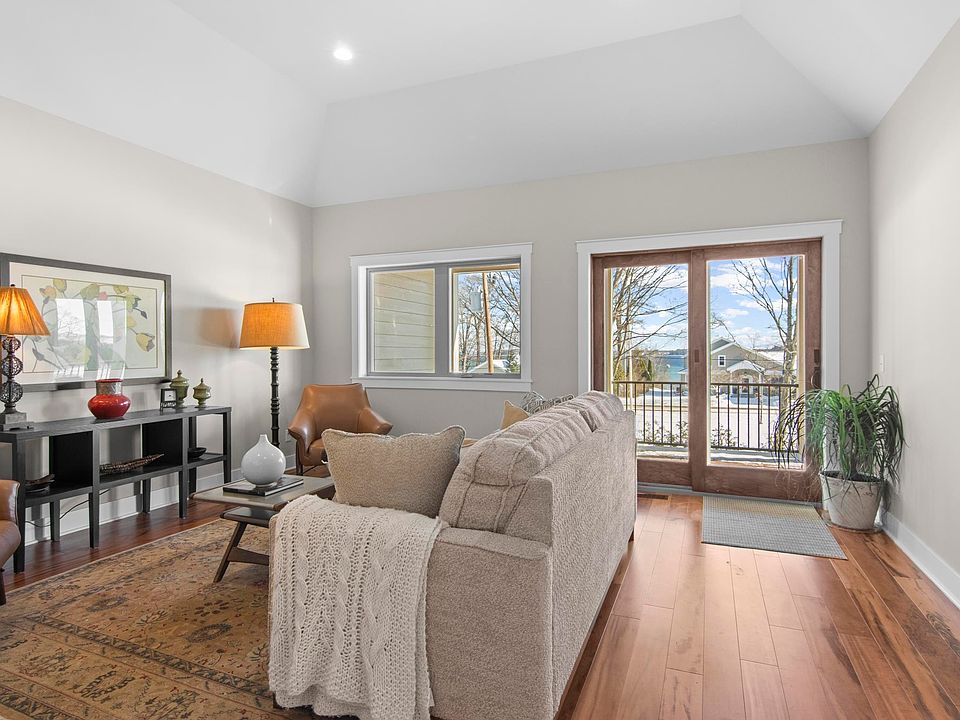 きょうたさんせんよう 8766 Blue Lake Dr, San Diego, CA 92119 | Redfin