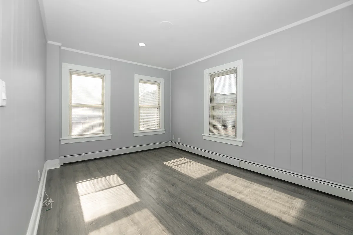 Building Photo - 580 Monroe Ave #2