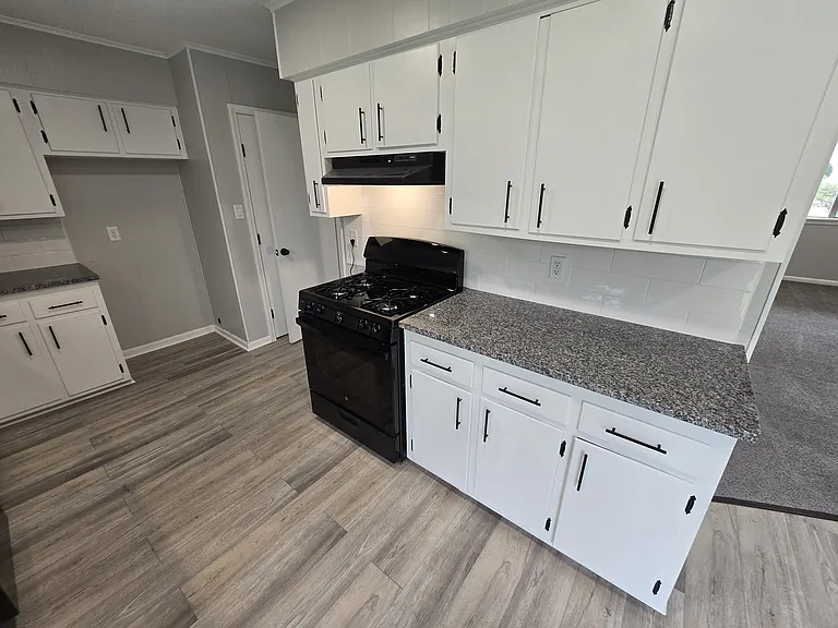 700 Barnes St — Photo 5