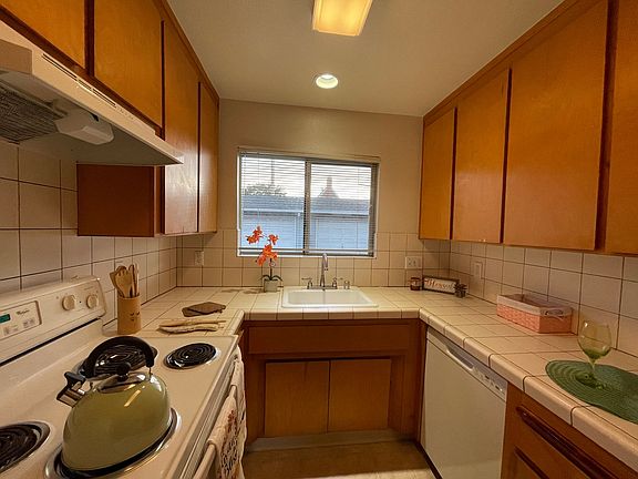 2nd image of 2868 Homestead Rd #7