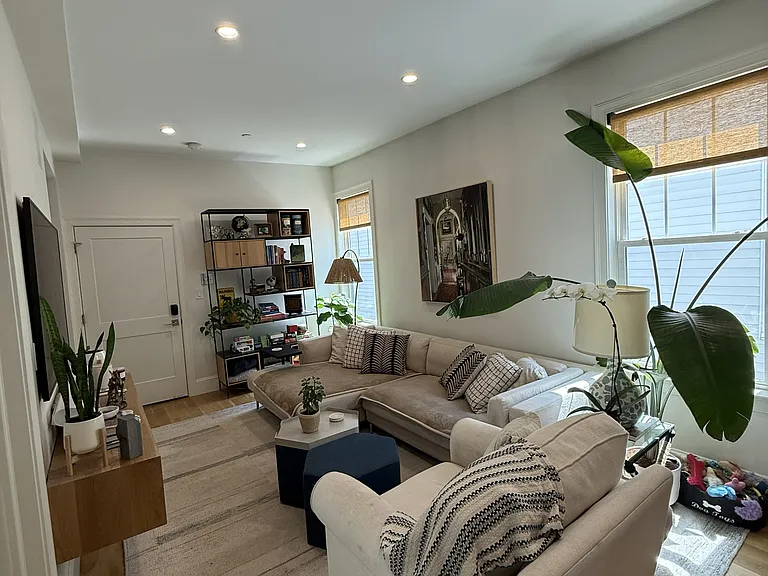3231 Washington St #3 — Photo 12