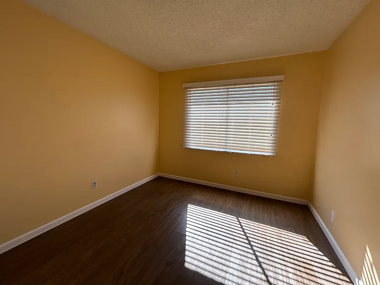 4204 S 47th St — Photo 3