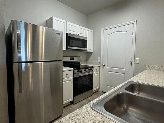 2nd image of 1530 Villa Capri Cir APT 205