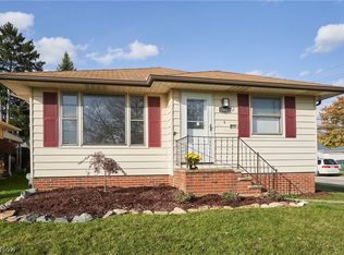 15521 Rowena Ave, Maple Heights, OH