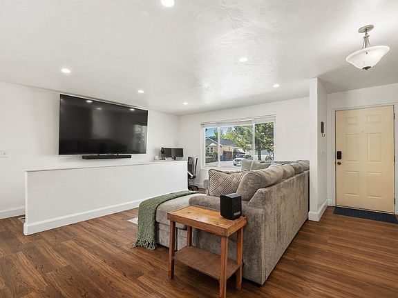 3rd image of 4287 W Queens Ferry Dr