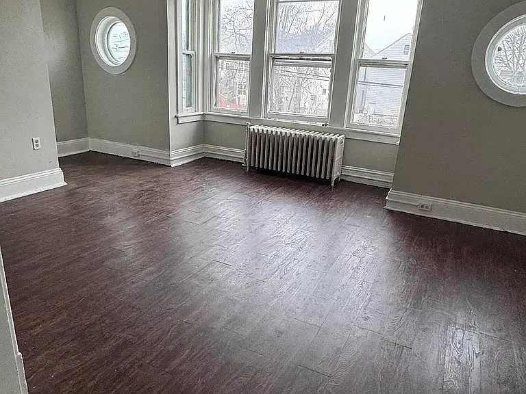 3 bed, $1,600 — Photo 2