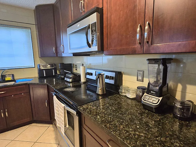 6241 NW 74th Ct — Photo 5