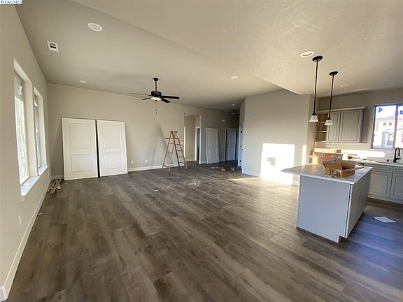 5th image of 642 Titan Ave