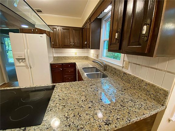 3rd image of 3110 Lakeridge Dr SE