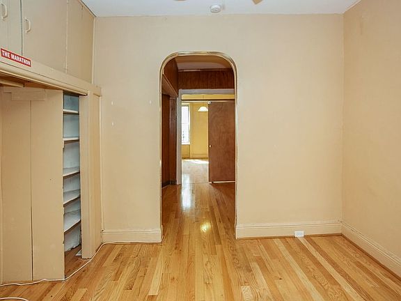 3rd image of 612 Bainbridge St #2