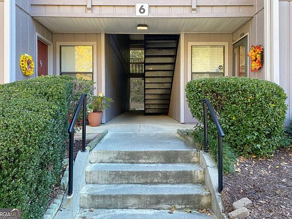 3rd image of 3934 Woodridge Way
