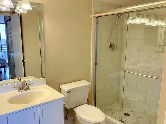 4th image of 3300 NE 191st St APT 618