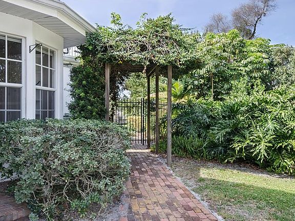 3rd image of 13 Eagle Ln