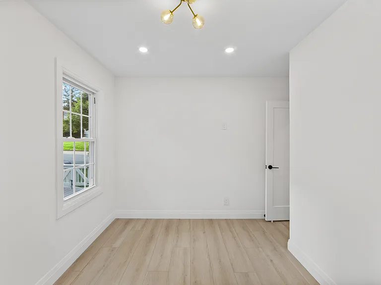 32 Brook St — Photo 12