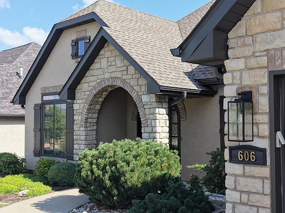 5th image of 606 Old Hawthorne Dr E