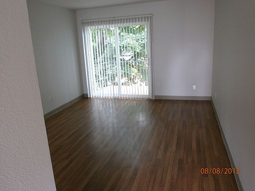 2nd image of 736 NE 178th Ave