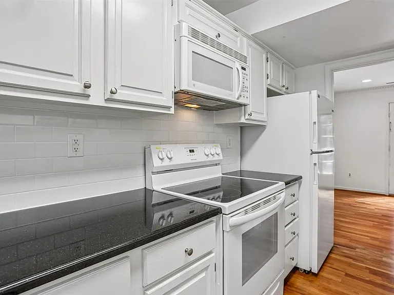4930 Bradley Blvd — Photo 7