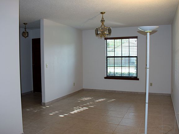 Formal Dining Room 10366 Walnut Bend 32257