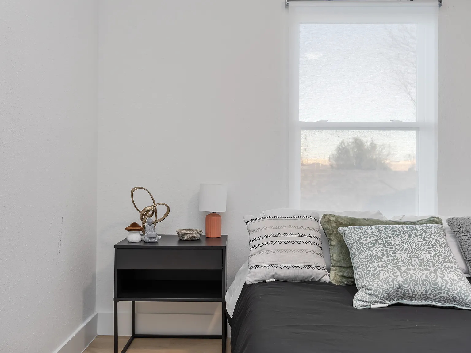 1 bed, 1950 sqft, $950 — Photo 2