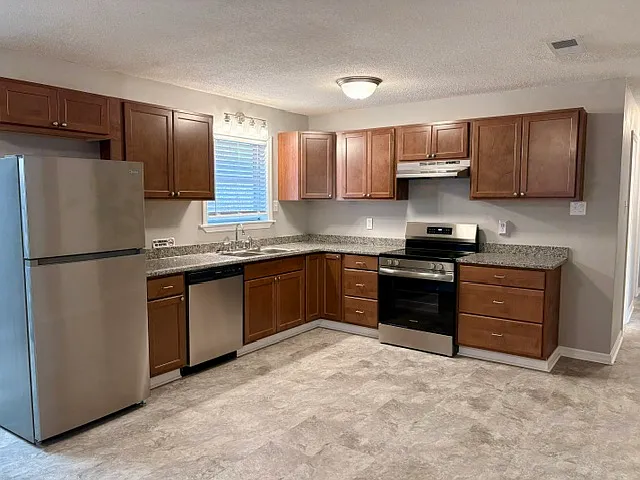 1611 Cortez Dr — Photo 9