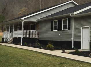 134 Middle Horse Creek Rd, Julian, WV 25529