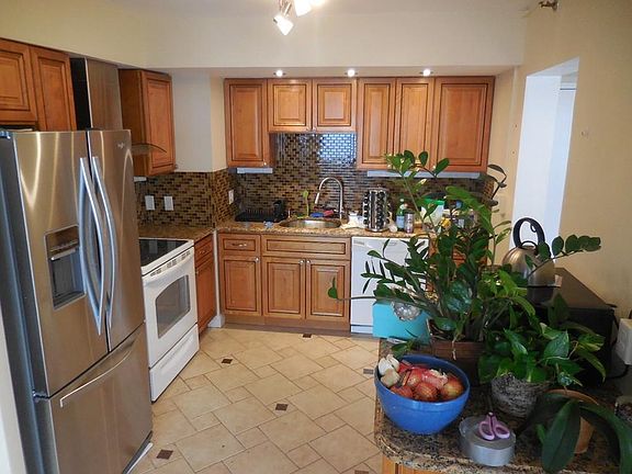 3rd image of 250 Hammond Pond Pkwy APT 1212N