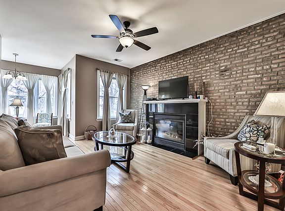 3rd image of 3009 W Belle Plaine Ave APT 1
