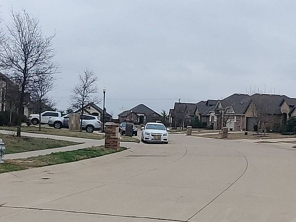 5th image of 233 Valley View Dr
