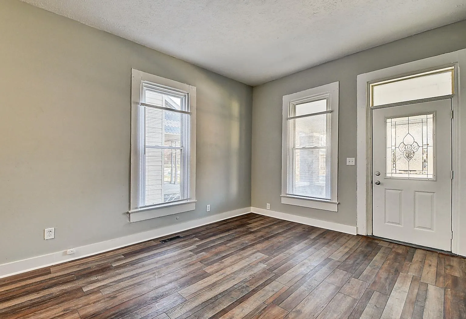 3 bed, 1124 sqft, $1,300 — Photo 4