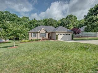 552 Cameron Pointe Ln, Belmont, NC 28012