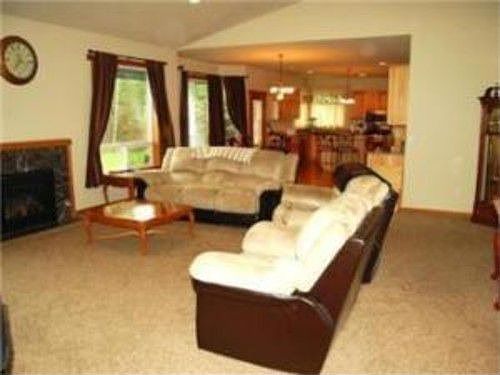 5th image of 2402 Kinsman Ct E