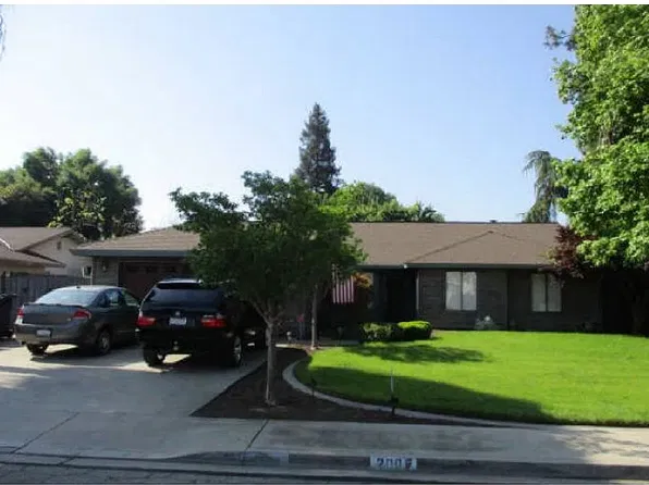 2007 E Hillcrest Dr, Visalia, CA 93292