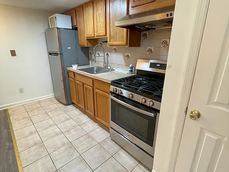 1109 Rockland Ave #1L — Photo 5