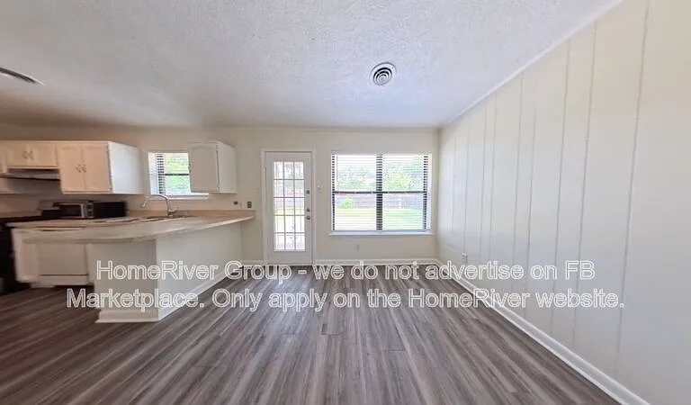 607 Fairview Dr — Photo 3