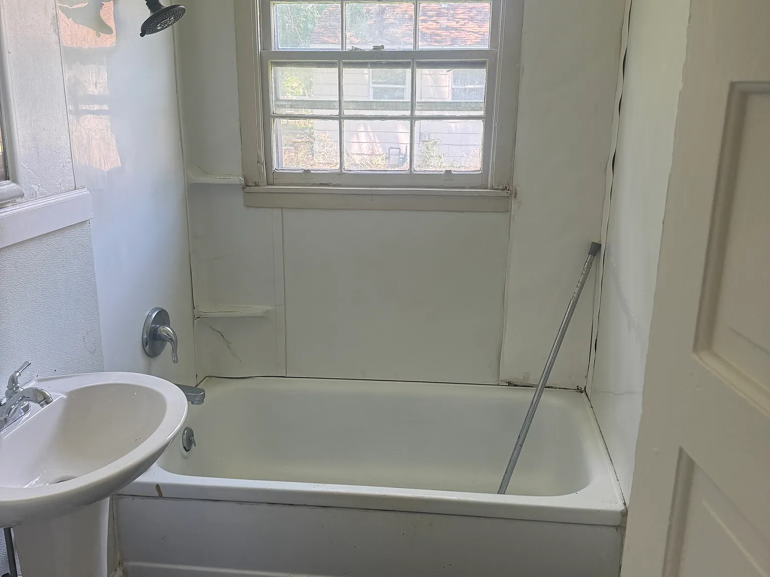 3 bed, 1100 sqft, $850 — Photo 3