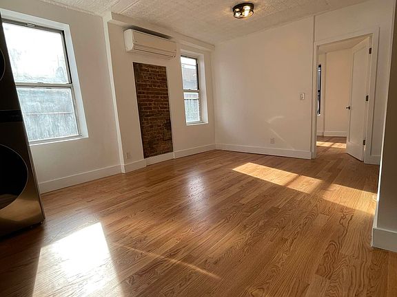 3rd image of 179 Graham Ave APT 4R