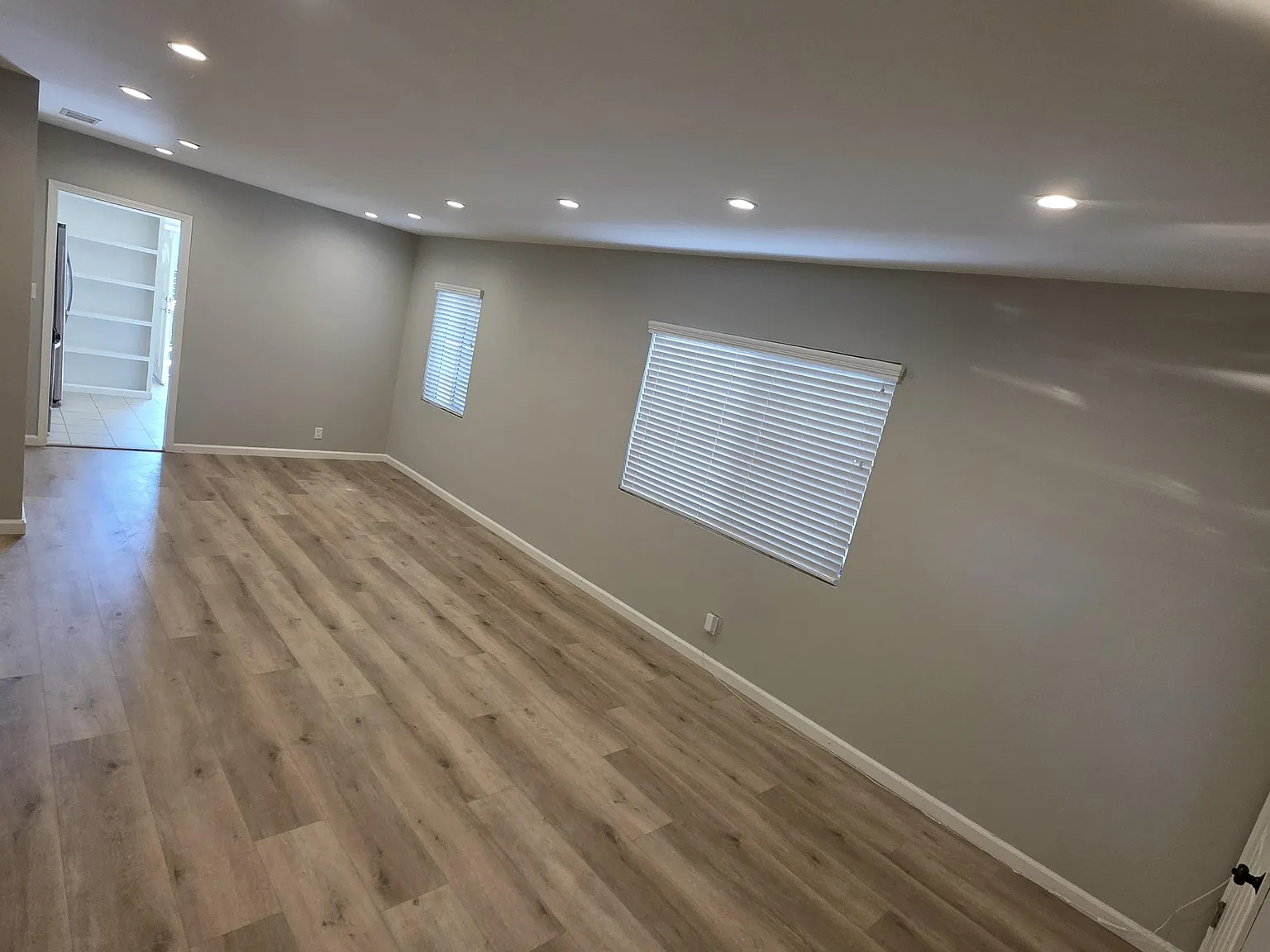 2 bed, 930 sqft, $3,000 — Photo 3