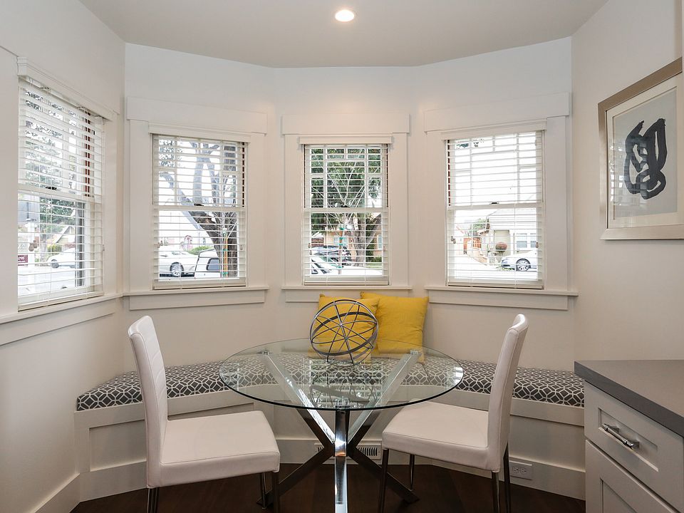 Sunny built-in Nook
