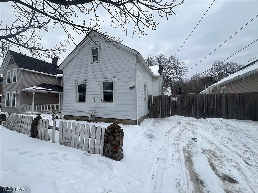 3201 W 50th St photo 1